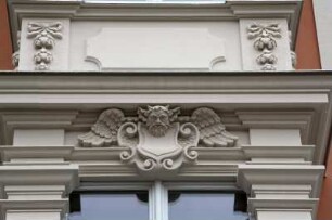 Dresden-Altstsadt, Rampische Straße. Fensterbekrönung