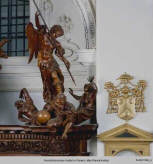 Die Ausstattung der Ersten Sakristei : Sakristeischrank : Der Triumph des Erzengels Michael über weltliche Mächte