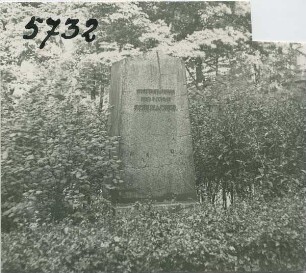 Altona: Grabmal des Astronomen Schumacher auf dem Heiligengeistfriedhof.
