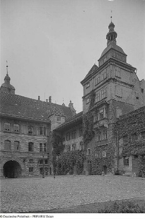 Güstrow. Schloß (1558-um 1570, F. Parr), Nordwestecke im Hof mit Nordflügel