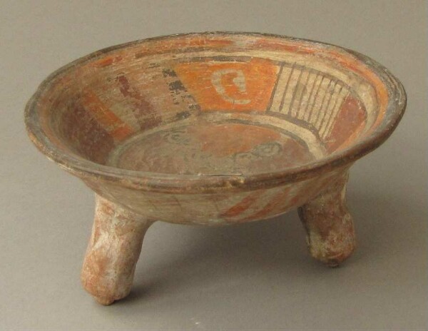 Tripod bowl made of clay