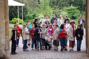 Windsor bei London - Kindergruppe im Park : Kindergruppe im Park von Schloss Windsor, aufgenommen am 15. Mai 2006