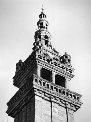 Berven. Kirche (1501/1600). Turmabschluß