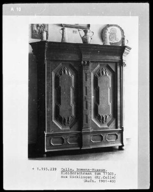 Kleiderschrank