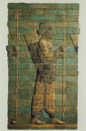RELIEF EINES SPEERTRÄGERS