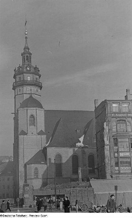 Südseite der Nikolaikirche mit Turm