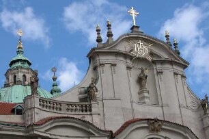 Prag - Kathedrale auf der Kleinseite : Fassade der Kathedrale auf der Kleinseite. Aufgenommen in Prag 2004