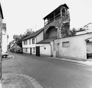 Fachwerkwohngebäude mit Stadtmauer; Butzbach, Amtsgasse 13