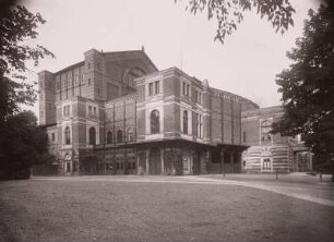 Bayreuth, Festspielhaus : Bayreuth. Richard-Wagner-Festspielhaus. Ansicht von Osten