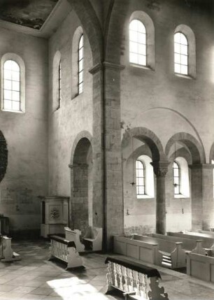 Huy-Dingelstedt. Benediktinerkloster Huysburg auf dem Gipfel des Huywaldes. Benediktinerkirche (12. Jahrhundert begonnen). Inneres, links südliches Querschiff, rechts Haupt- und Nebenschiff