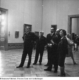 Gemäldegalerie Alte Meister, SED-Funktionäre in der Gemäldegalerie(Genosse Oswin Forker, Sekretär für Agitation und Propaganda Bezirksleitung Dresden, 3. von links)