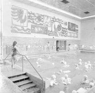 Schwimmtraining für Kinder im Rehabilitationszentrum Klinikum Berlin-Buch