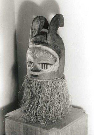 Topfmaske (?). Holz, geschnitzt, bemalt. Afrika, Bakonga. Dresden: Museum für Völkerkunde