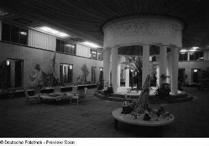 Innenaufnahme des Indischen Pavillons der Leipziger Herbstmesse 1954