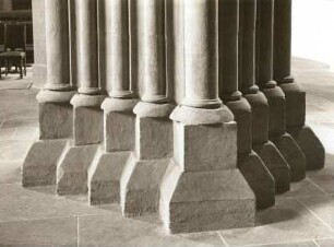 Meißen, Dom, Basis des nördlichen Vierungspfeilers mit Diensten, nach 1240