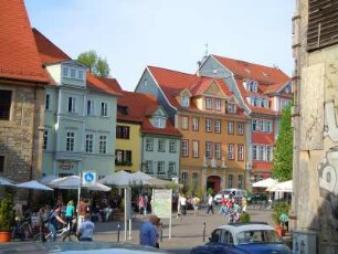 Erfurt - Wenigemarkt : Der Wenigemarkt ist ein historischer Platz in der Altstadt mit denkmalgeschützten Häusern, aufgenommen in Erfurt am 30. April 2012