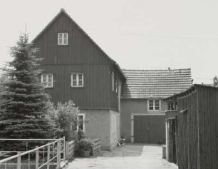 Wohnhaus mit Anbau