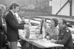 Deutsch-amerikanisches Volksfest auf dem ehemaligen Flugplatz an der Erzbergerstraße
