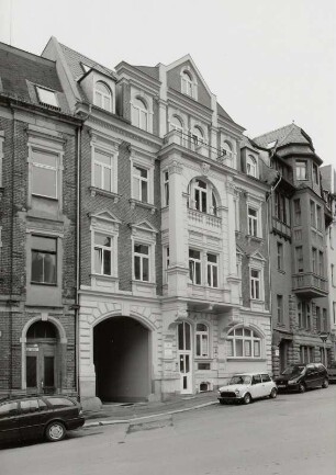 Wohnhaus mit Gewerbe : Plauen-Dobenau, Karlstraße 68. Wohnhaus mit Gewerbe. Straßenansicht