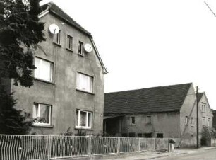 Otterwisch-Großbuch, Dorfstraße 16. Bauernhof (19. Jh.), Wohnhaus und Seitengebäude