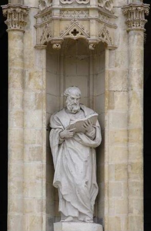 Frankreich. Centre. Loiret. Orleans. Cathedrale Sainte Croix. Aussen. Statue am Portal
