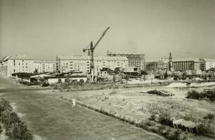 Dresden-Striesen. Großbaustelle mit Großblockbauweise von der Laube- und Carlowitzstraße : Großblockbauweise