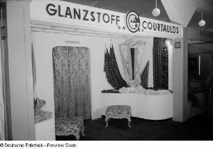 Textilien auf der Leipziger Herbstmesse 1954