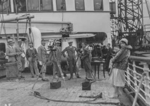 Expeditionsleiter Hans Schomburgk und andere Expeditionsteilnehmer an Bord, 1931