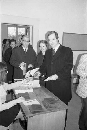 Stimmabgabe zur Bundestagswahl am 19. November 1972