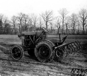 Stock-Diesel mit Anbaugrubber