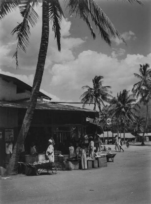 Die Stadt Morogoro : Blick auf den Marktplatz von Morogoro