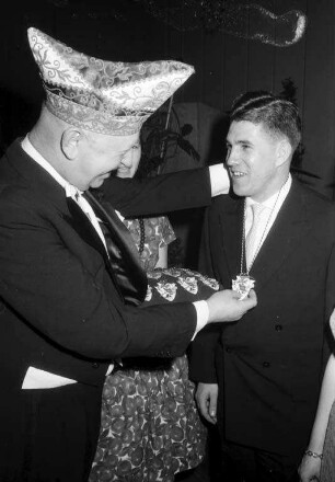 Jubiläumsordensball der Karnevalsgesellschaft "Badenia" mit Verleihung des Jubiläumsordens an Rekordsprinter Heinz Fütterer.