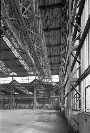 Dresden-Klotzsche, Flughafenstraße. Flughafen Dresden. Hangar 219. Innenansicht nach Osten