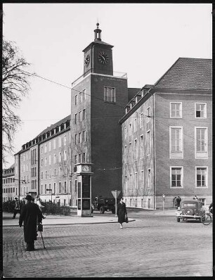 Landeshaus, Münster Wiederaufbau: Landeshaus in Münster nach dem Wiederaufbau. Fassade an der Fürstenbergstraße