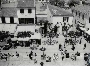 Platz vor der Kirche, St. Marie des la Mer