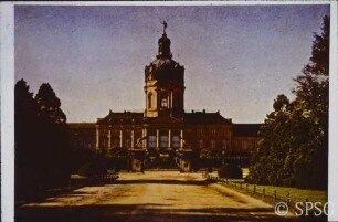 Berlin, Schloss Charlottenburg, Blick auf den Ehrenhof und das Alte Schloss mit Kuppel.