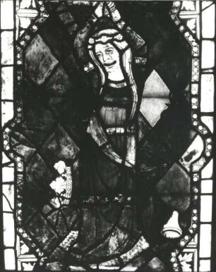 Törichte Jungfrau. Glasmalerei, um 1340/1350. Mühlhausen, Pfarrkirche Sankt Blasius n III (2 b). Ausstellung "Mittelalterliche Glasmalerei in der DDR", Angermuseum Erfurt 1989/1990. Kat. Nr. 27