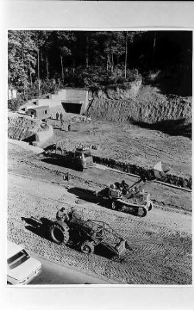 Freiburg i. Br.: Schlossbergbunker, Eingang Schlossbergstraße mit Baustelle