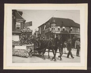 Deutsche Woche des Lipperlandes / Festzug. Detmold. Lange Straße. Papierabzug