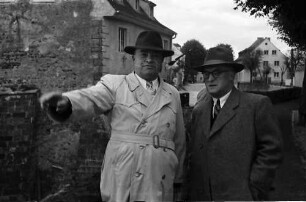 Breisach: Regierungsbesuch zum Wiederaufbaufest in Breisach; Bürgermeister Bueb und Gebhard Müller im Freien