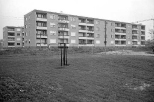Baufertigstellung eines neuen Wohnblocks des Mieter- und Bauvereins in der Hermann-Hesse-Straße in Daxlanden-Ost