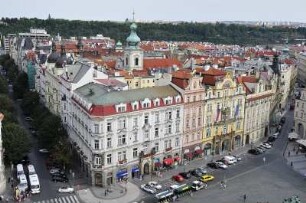 Altstadtansicht in Prag : Blick vom Turm des Altstädter Rathauses in Prag am Morgen. Bild: Bürgerhäuser am Altstädter Ring, aufgneommen 2008