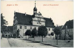 Belgern. Markt mit Rathaus, Kriegerdenkmal und Roland
