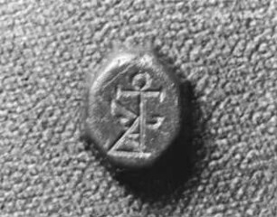 Gemme mit Anker und Monogramm