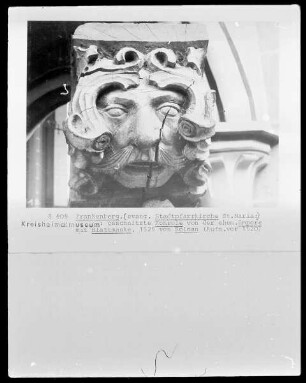 Konsole von der ehemaligen Empore der Stadtpfarrkirche Sankt Maria mit Blattmaske