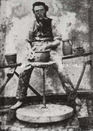 Töpfer an der Scheibe, um 1870