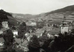 Gräfenthal, Stadtansicht : Gräfenthal. Stadtansicht mit der Evangelischen Stadtkirche Sankt Marien das Zoptetal abwärts nach Südosten