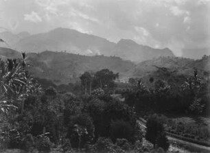 Die Uluguru-Berge : Blick auf die östlichen Ausläufer der Uluguru-Berge