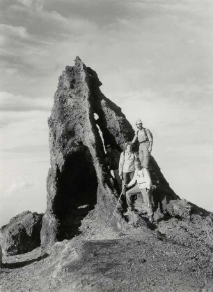 Erinnerungsphoto vor dem Kamin des Vulkans San Antonio, La Palma