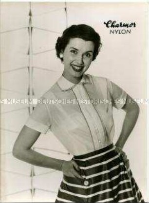 Modeaufnahme, Charmor-Nylonbluse